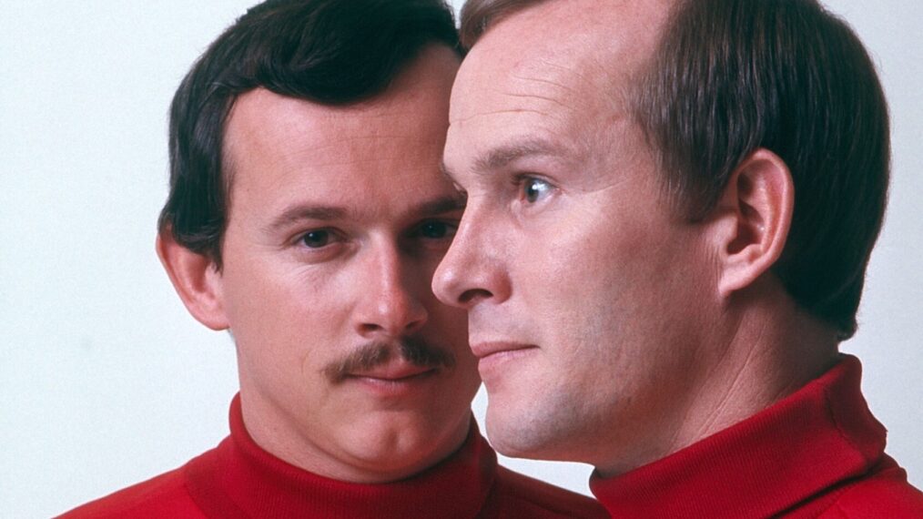THE SMOTHERS BROTHERS COMEDY HOUR, from left: Dick Smothers, Tom Smothers, (1969), 1967-70.  