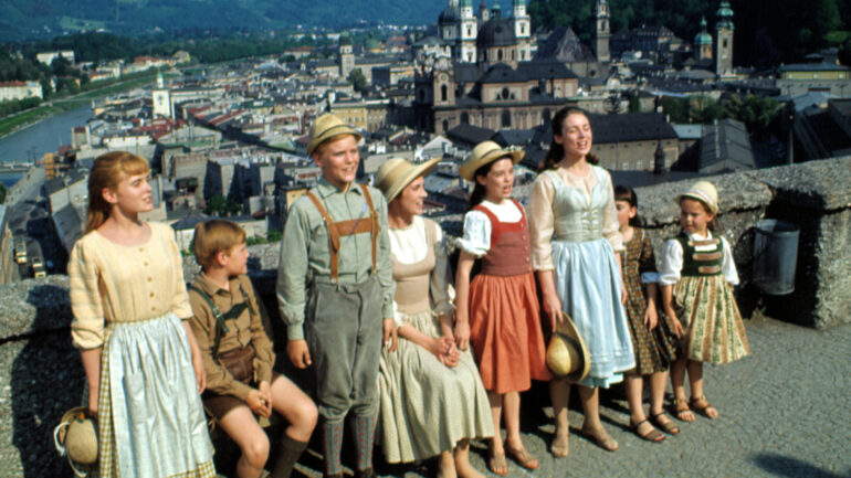 THE SOUND OF MUSIC, Heather Menzies, Duane Chase, Nicholas Hammond, Julie Andrews, Angela Cartwright, Charmian Carr, Debbie Turner, Kym Karath, 1965.