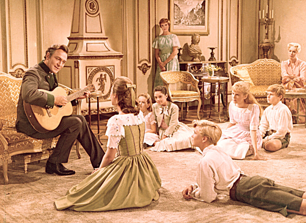 THE SOUND OF MUSIC, Christopher Plummer, Charmian Carr, Kym Karath, Angela Cartwright, Julie Andrews, Nicholas Hammond, Heather Menzies, Duane Chase, Eleanor Parker, 1965 TM and Copyright