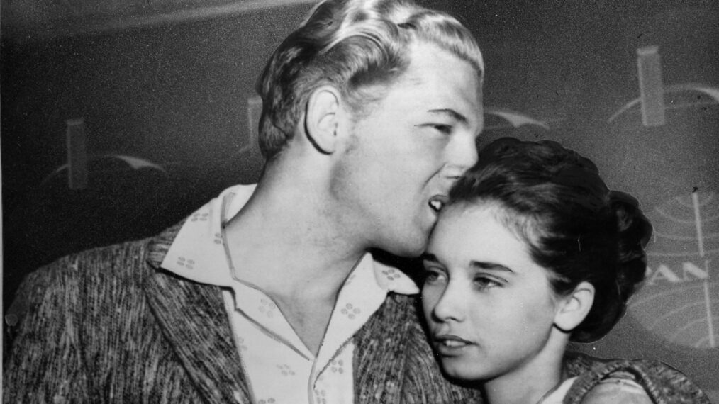 DIDN'T ROLL ~IN THE ISLES--Rock 'n' roll singer Jerry Lee Lewiskisses his 13-year-old bride, Myra, as they arrived in New York after cutting short a string of British theater engagements that would have earned him $100 thousand. His contracts in London were cancelled in the furore over his marriage to Myra before his divorce from his second wife became final.(UPI Telephoto) Central Press Association May 28, 1958 (Two Cols---4-1/4' deep) NXP 1158340