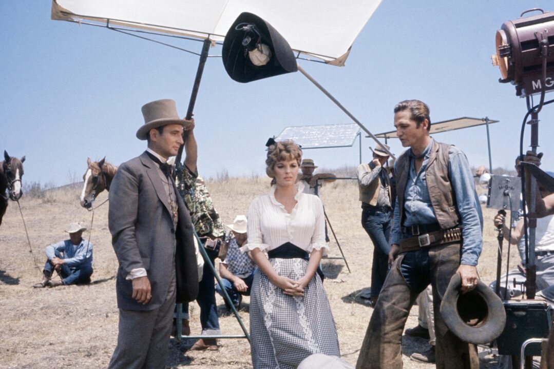 RAWHIDE, from left: William Wellman Jr., Julie London, Eric Fleming in 'Incident at Rojo Canyon', on set, (Season 3, ep 301, aired Sepember 30, 1960), 1959-1965