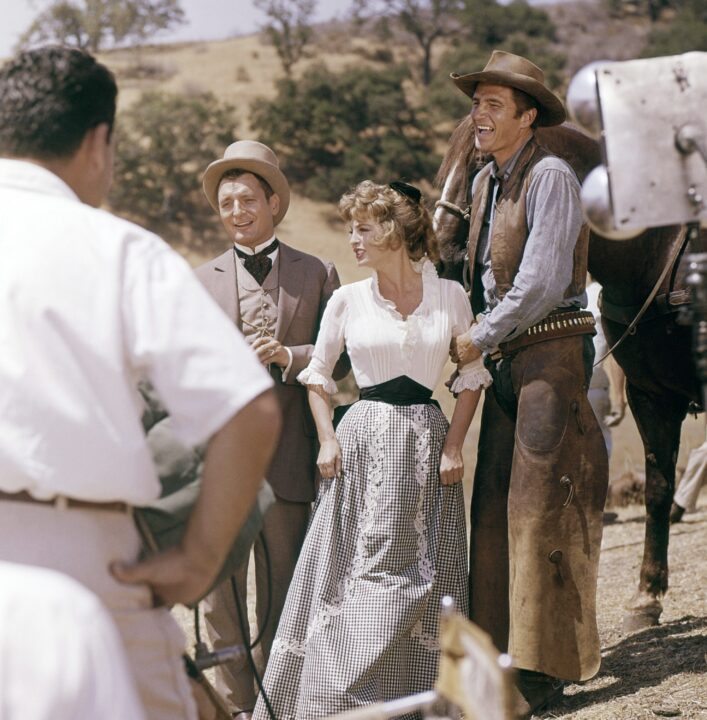 RAWHIDE, from left: William Wellman Jr., Julie London, Eric Fleming, (director Ted Post with back to camera) in 'Incident at Rojo Canyon', on set, (Season 3, ep 301, aired Sepember 30, 1960), 1959-1965