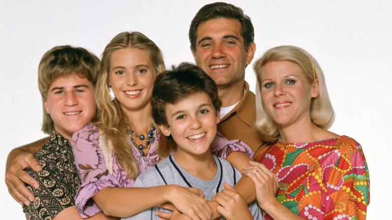 UNITED STATES - SEPTEMBER 19: THE WONDER YEARS - Season Four - 9/19/90, Pictured, from left: Jason Hervey (Wayne), Olivia d'Abo (Karen), Fred Savage (Kevin), Dan Lauria (Jack), Alley Mills (Norma),