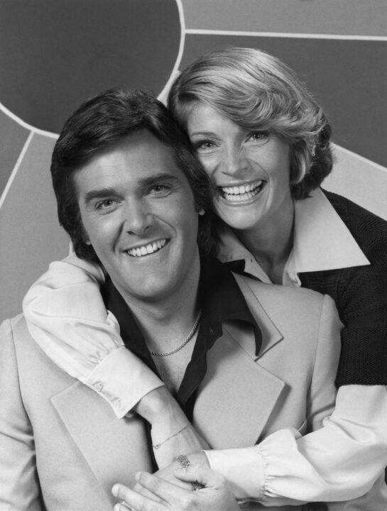 WHEEL OF FORTUNE, (from left): host Chuck Woolery, co-host Susan Stafford, (1976), 1975-.