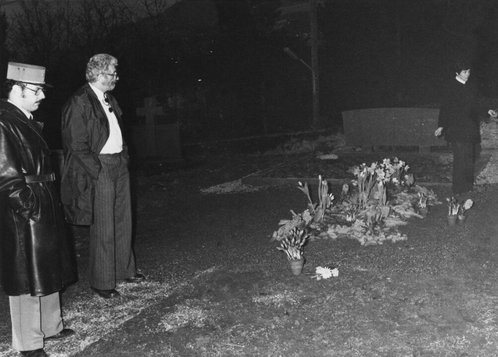 Police at the desecrated grave of English film actor and director Charlie Chaplin (1889 - 1977) in the cemetery at Corsier-sur-Vevey, Switzerland, March 1978. Chaplin's body was disinterred and stolen on 1st March in an attempt by Roman Wardas and Gantcho Ganev to extort money from Oona Chaplin. 