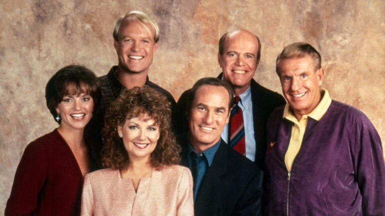 Coach Bill Fagerbakke, Ken Kimmins; front from left: Clare Carey, Shelley Fabares, Craig T. Nelson, Jerry Van Dyke, (season 6,1993), 1989-1997