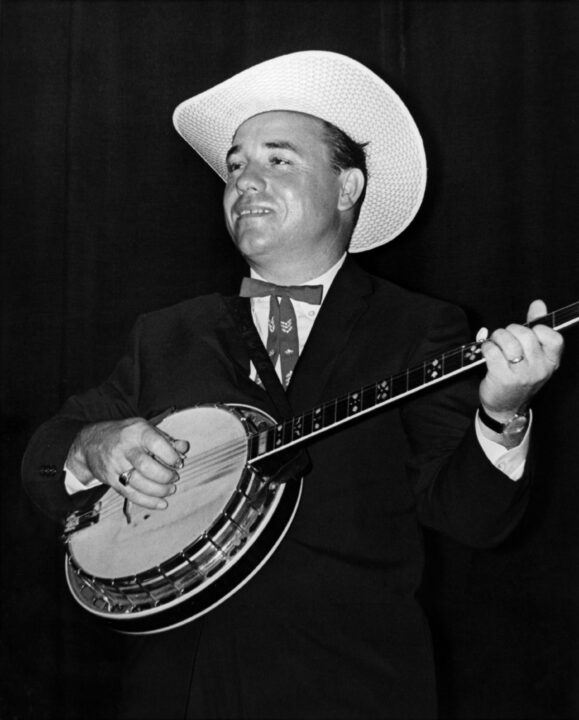 CIRCA 1965: Earl Scruggs performs circa 1965. 