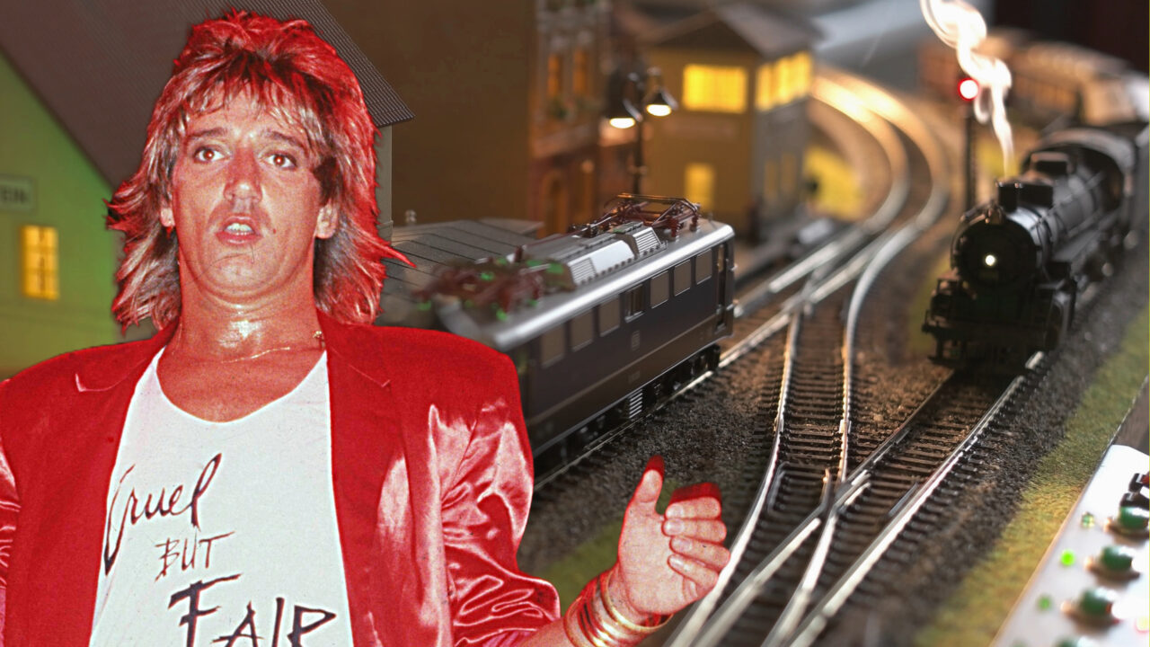 British rock singer Rod Stewart performing in New York, 1981. His T-shirt slogan reads: 'Cruel, But Fair'. (Photo by Keystone/Hulton Archive/Getty Images)