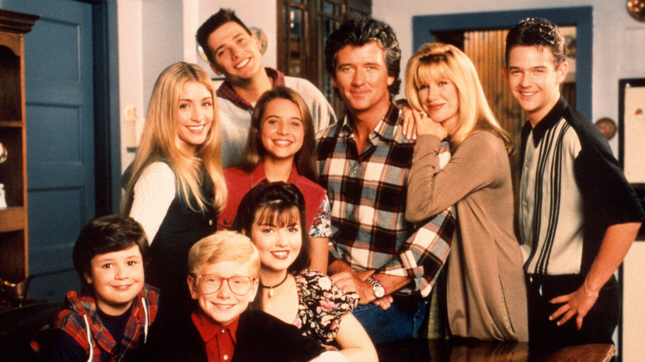 STEP BY STEP, from left: Josh Byrne, Christohper Castile, Angela Watson; back from left: Staci KEanan, Sasha Mitchell, Christine Lakin, Patrick Duffy, Suzanne Somers, Brandon Call, 1991-98. 