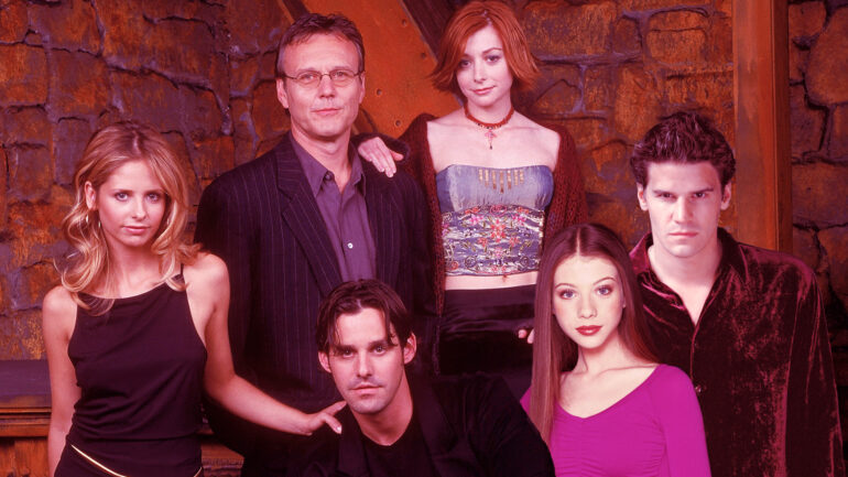 BUFFY THE VAMPIRE SLAYER, (clockwise from bottom): Nicholas Brendon, Sarah Michelle Gellar, Anthony Stewart Head, Alyson Hannigan, (Season 5, 2000), 1997-2003.