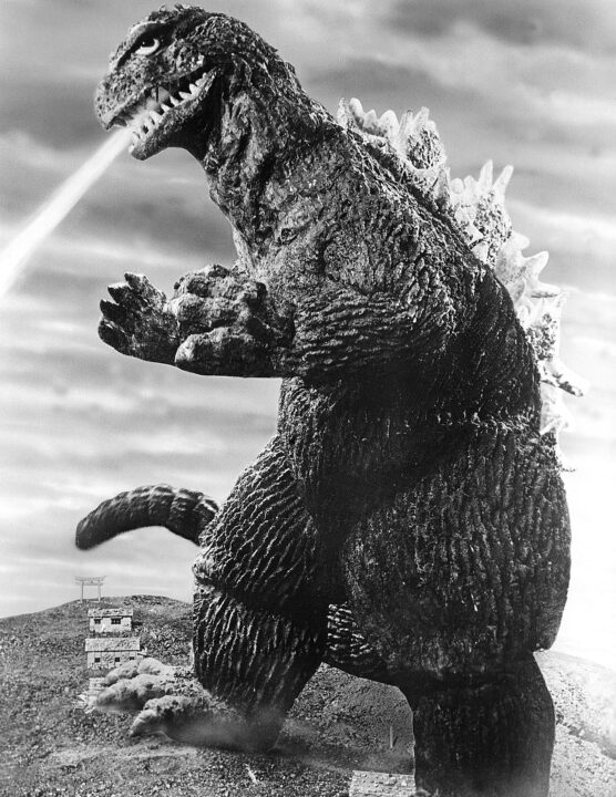 King Kong vs Godzilla fire breathing Godzilla on the rampage, 1963