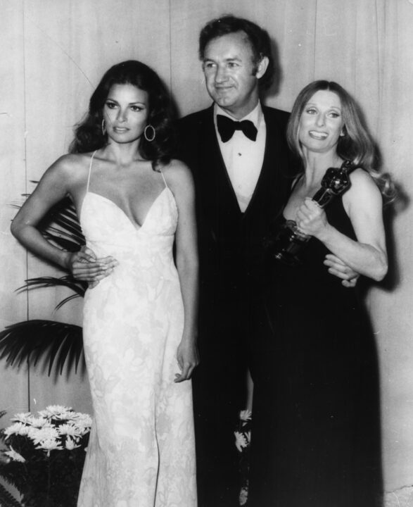 Actors (L-R) Raquel Welch, Gene Hackman and Cloris Leachman (holding her Best Supporting Actress Oscar) at the 44th Academy Awards in Hollywood, CA, April 17th 1972. 