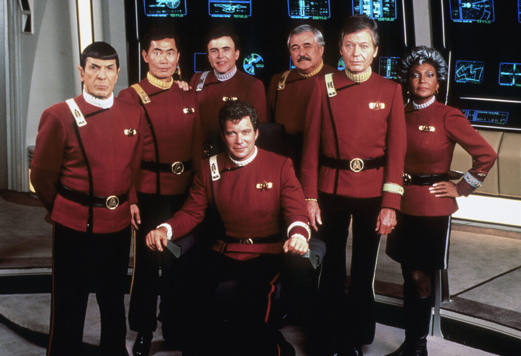 Star Trek V: The Final Frontier Leonard Nimoy, George Takei, James Doohan, DeForest Kelley, Nichelle Nichols, (seated front): William Shatner, 1989
