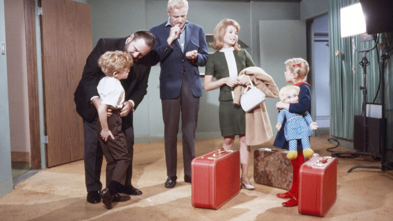 FAMILY AFFAIR, from left, Johnny Whitaker, Sebastian Cabot, Brian Keith, Kathy Garver, Anissa Jones, 1966-71. courtesy Everett Collection