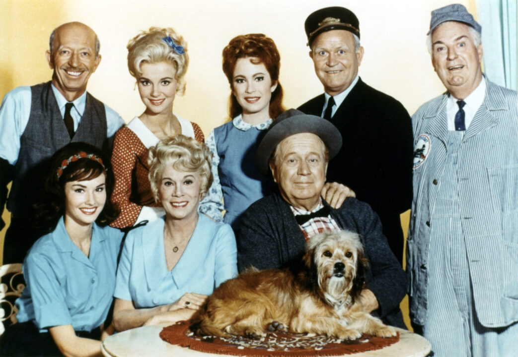 PETTICOAT JUNCTION, (back, l-r): Frank Cady, Jeannine Riley, Linda Kaye Henning, Rufe Davis, Smiley Burnette, (front): Pat Woodell, Bea Benaderet, Edgar Buchanan, 1963-70