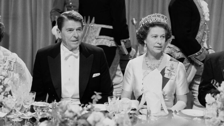 American politician Ronald Reagan (1911 - 2004), 40th President of the United States, and the Queen of the United Kingdom Elizabeth II at a gala dinner at Windsor Castle, UK, 9th June 1982