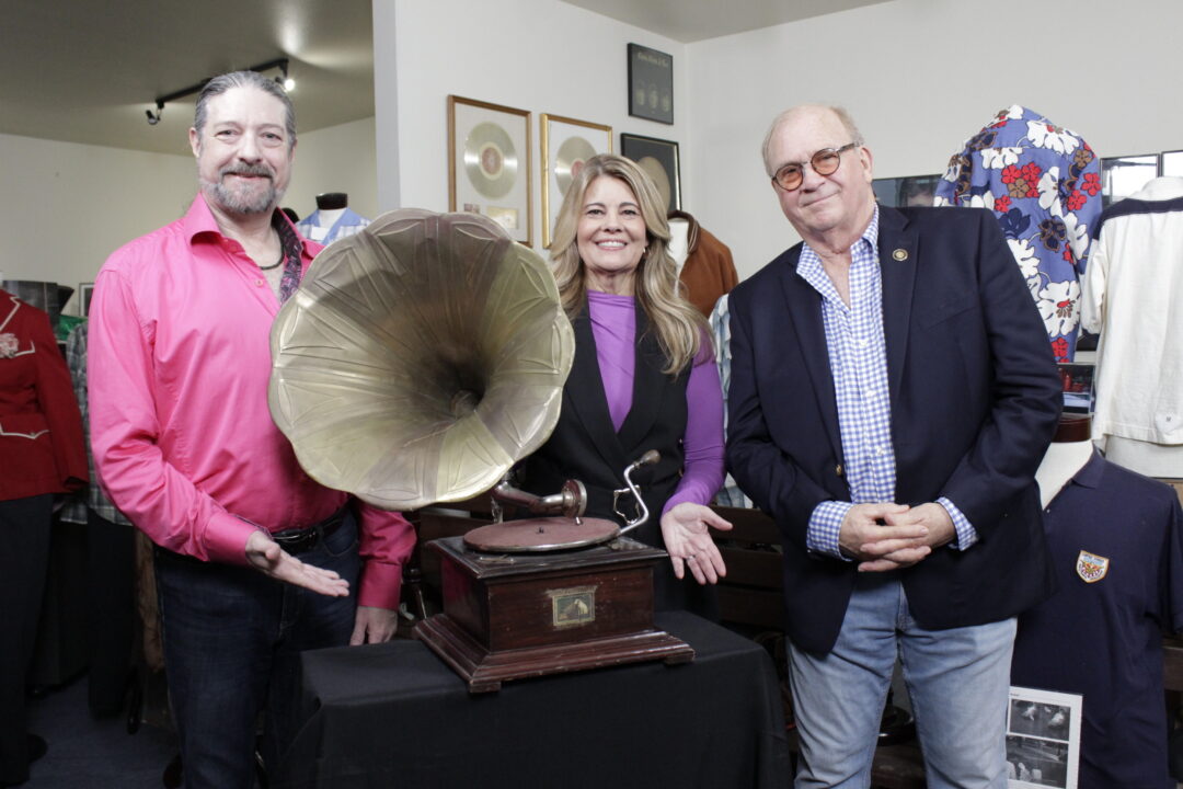 Collector's Call Lisa Whelchel MeTV Elvis Presley Victrola