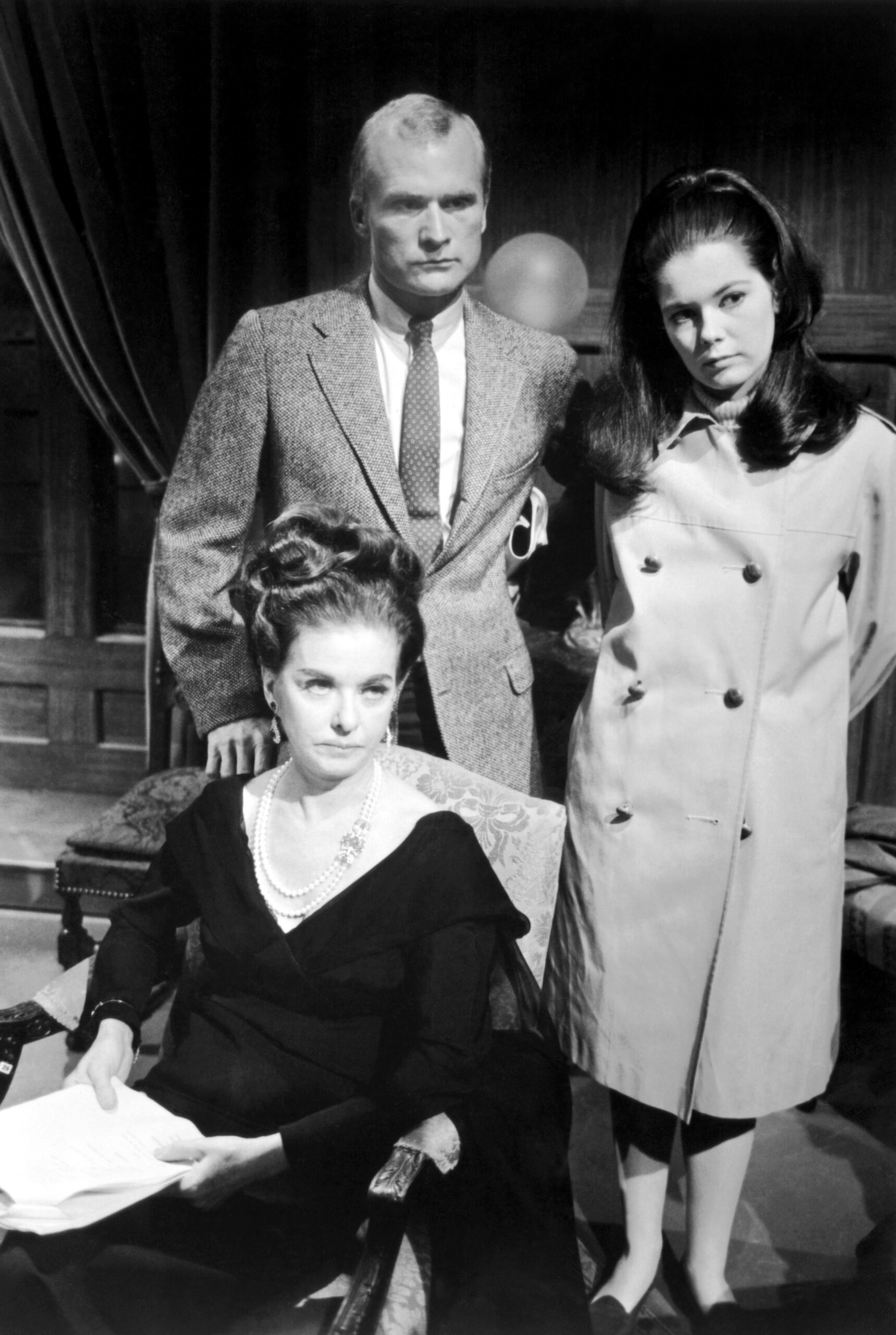 DARK SHADOWS, Joan Bennett (seated), Louis Edmonds, Alexandra Isles, (1966), 1966-71