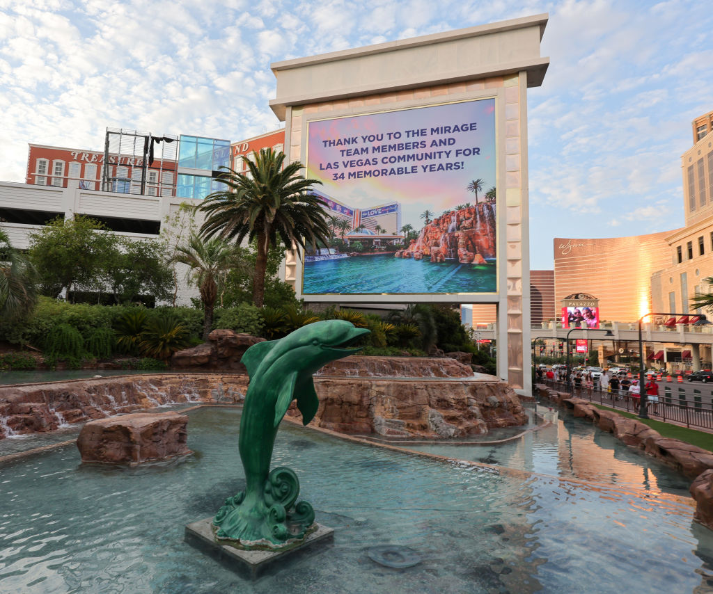 are they closing the mirage hotel in las vegas