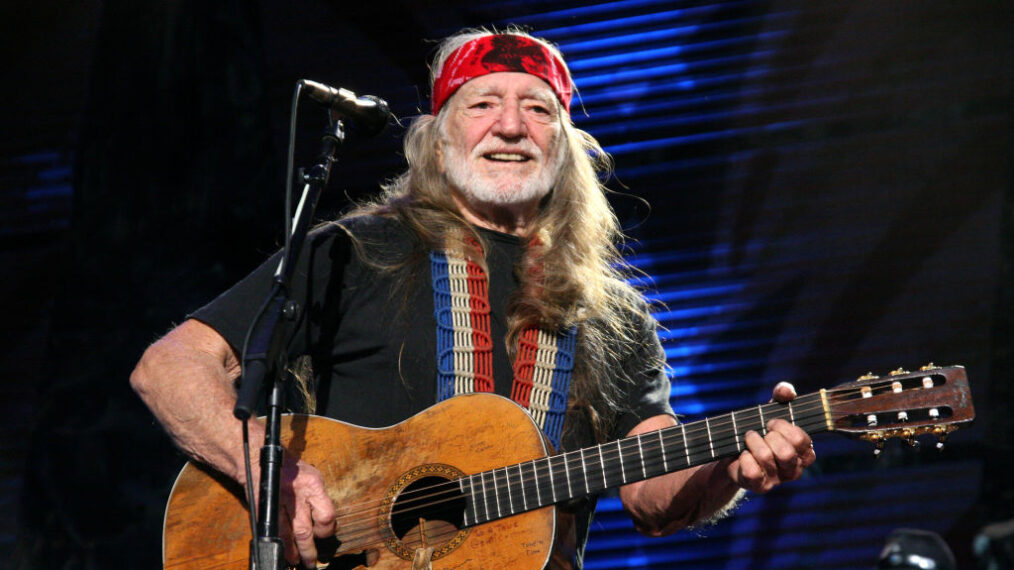 Willie Nelson performs during Farm Aid 2009 at the Verizon Wireless Amphitheater on October 4, 2009 in St Louis, Missouri