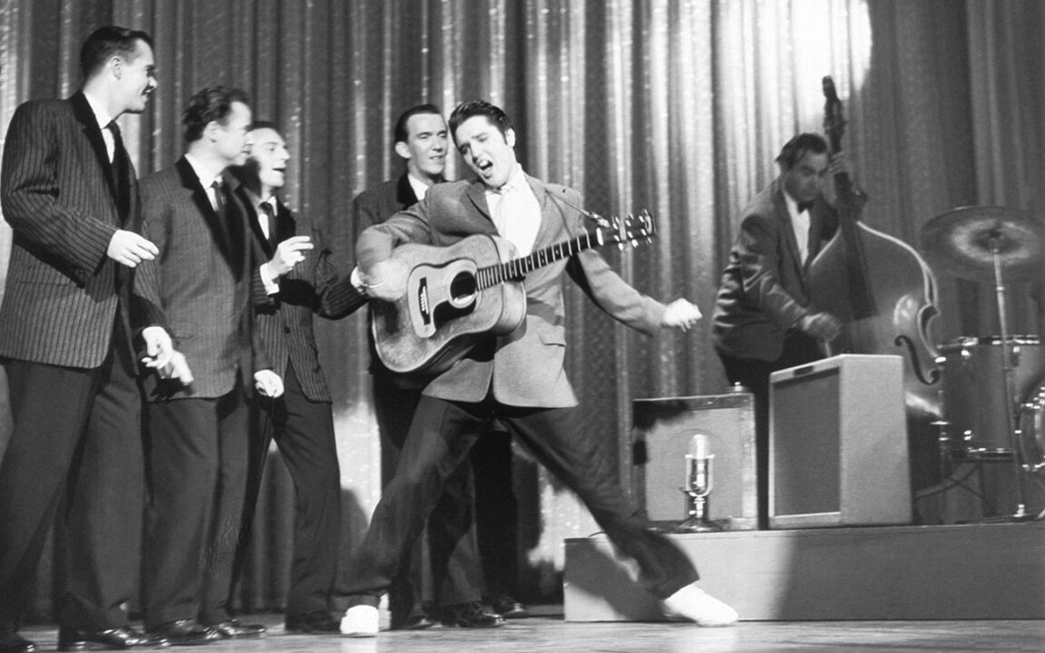 THE ED SULLIVAN SHOW, (aka TALK OF THE TOWN), from left: backup singers The Jordanaires, Scotty Moore, Elvis Presley, Bill Black, (Season 10, episode 1006, aired October 28, 1956), 1948-1971