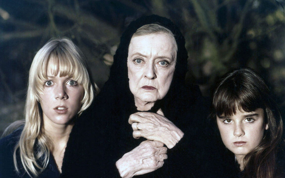 THE WATCHER IN THE WOODS, form left: Lynn-Holly Johnson, Bette Davis, Kyle Richards, 1980, © Buena Vista/courtesy Everett Collection