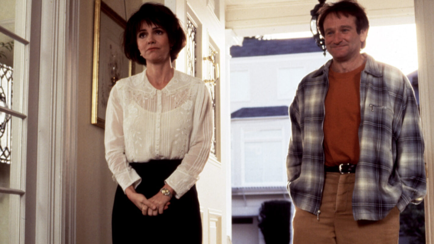 Sally Field Says Robin Williams Was ‘Sensitive’ & ‘Intuitive’