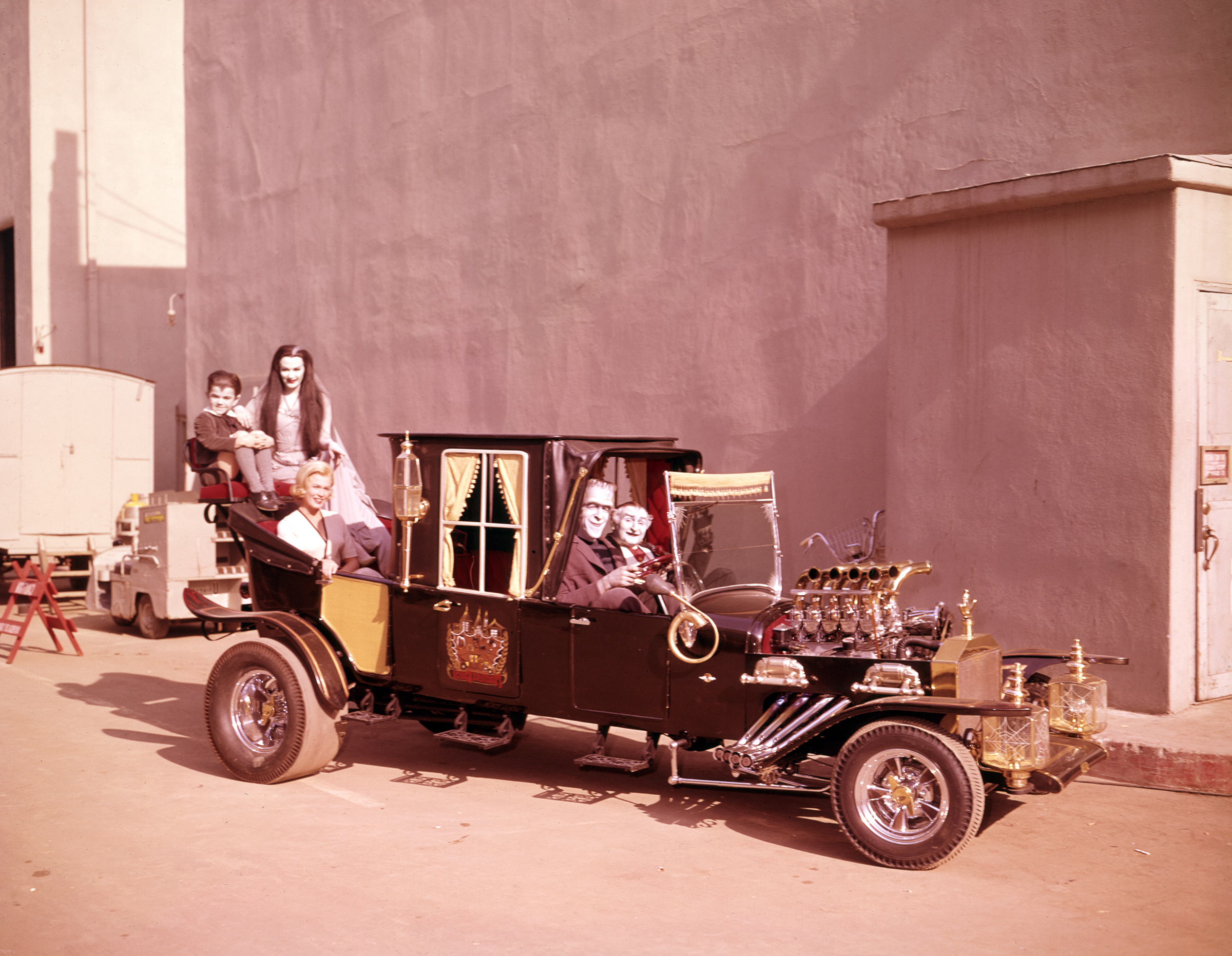 LOS ANGELES - SEPTEMBER 24: Pictured from left is Butch Patrick (as Eddie Munster), Yvonne De Carlo (as Lily Munster), Beverley Owen (as Marilyn Munster), Fred Gwynne (as Herman Munster) and Al Lewis (as Grandpa) in the 