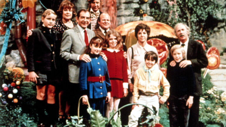 Willy Wonka and the Chocolate Factory (Back Row L-R), Michael Bollner, Ursula Reit, Leonard Stone, Gene Wilder, Roy Kinnear, (Front Row L-R), Denise Nickerson, Julie Dawn Cole, Nora Denney, Paris Themmen, Peter Ostrum, Jack Albertson, 1971
