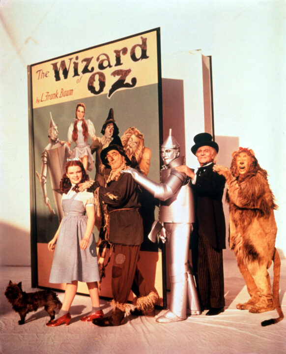 THE WIZARD OF OZ, Judy Garland, Ray Bolger, Jack Haley, Frank Morgan, Bert Lahr,group photo, 1939,