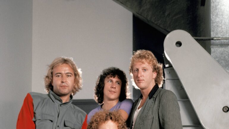 (MANDATORY CREDIT Ebet Roberts/Getty Images) UNITED STATES - NOVEMBER 01: Photo of FOREIGNER; Mick Jones, Dennis Elliott, Rick Willis, Lou Gramm (front)
