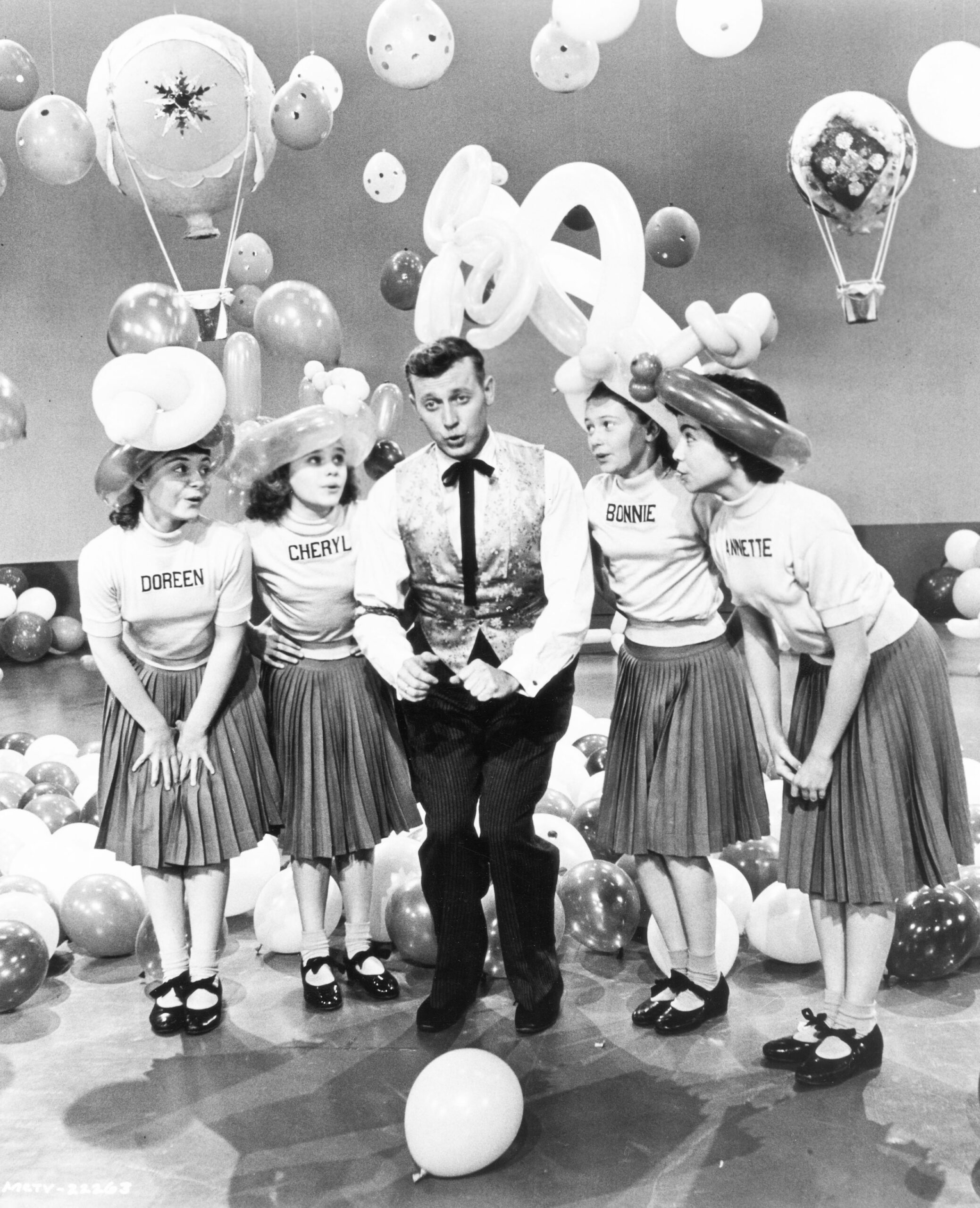 THE MICKEY MOUSE CLUB, from left, Doreen Tracey, Cheryl Holdridge, Wally Boag, Bonnie Lynn Fields, Annette Funicello, 1957-58 season.
