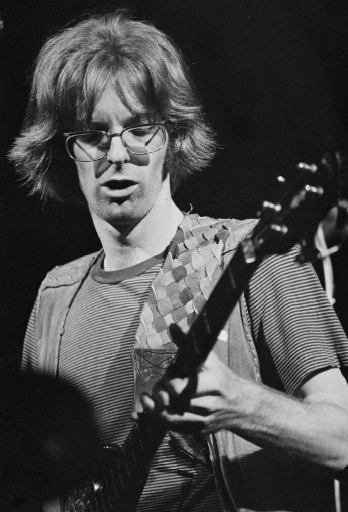 grateful-dead-bassist-phil-lesh-dies-at-84