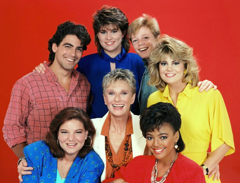 THE FACTS OF LIFE, (clockwise from top left): George Clooney, Nancy McKeon, Mackenzie Astin, Lisa Whelchel, Kim Fields, Cloris Leachman, Mindy Cohn, (Season 8), 1979-1988