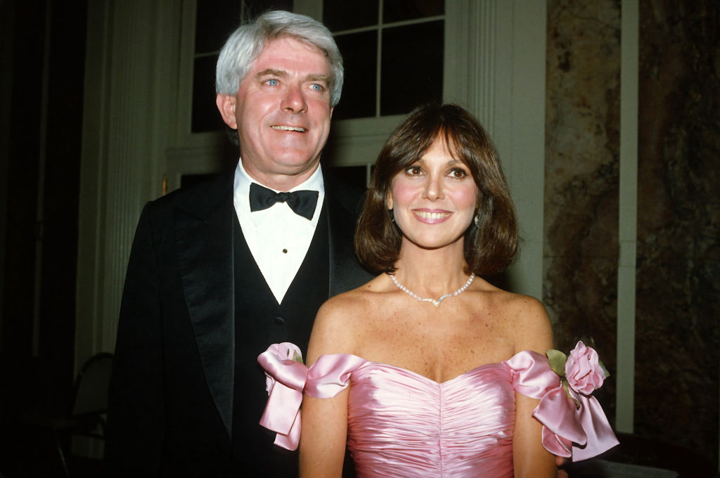 Phil Donohue and Marlo Thomas pose for a photograph at Gloria Steinem's 50th birthday celebration May 23, 1984 in New York City
