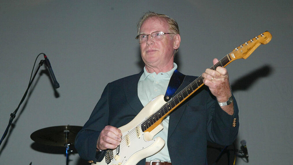 Vic Flick, Guitarist Who Performed the James Bond Theme Song, Dies at 87