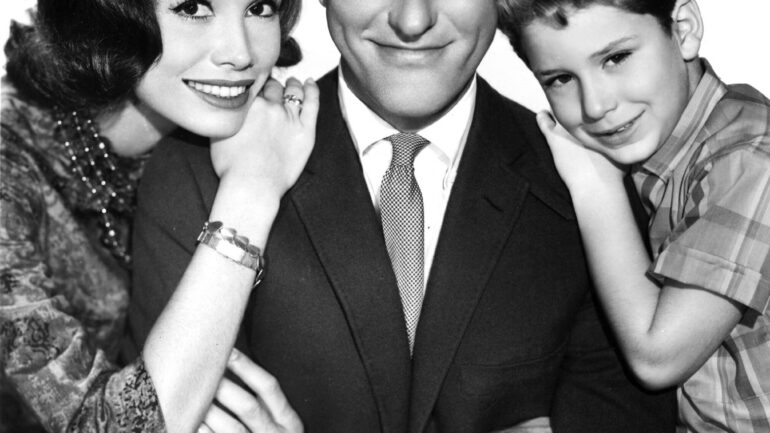 DICK VAN DYKE SHOW, Mary Tyler Moore, Dick Van Dyke, Larry Mathews, 1961-66