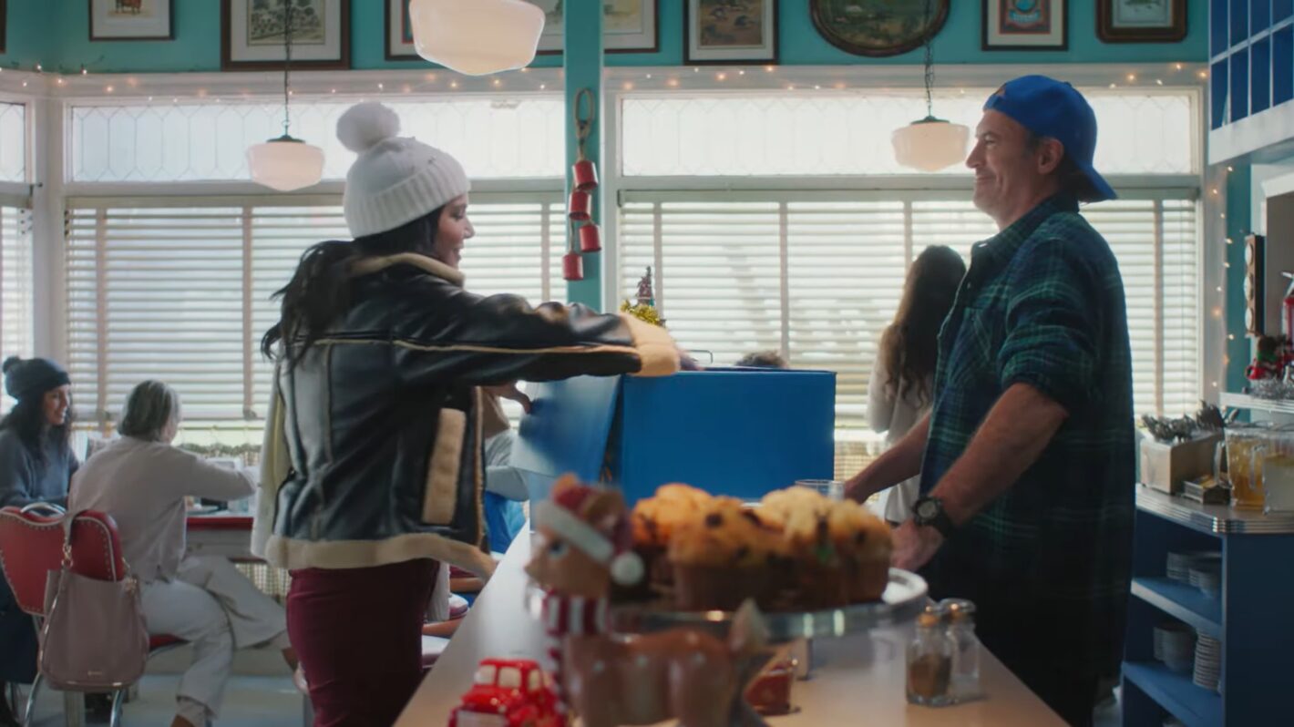 Gilmore Girls' Reunion: Luke Gives Lorelai the Gift of Coffee in