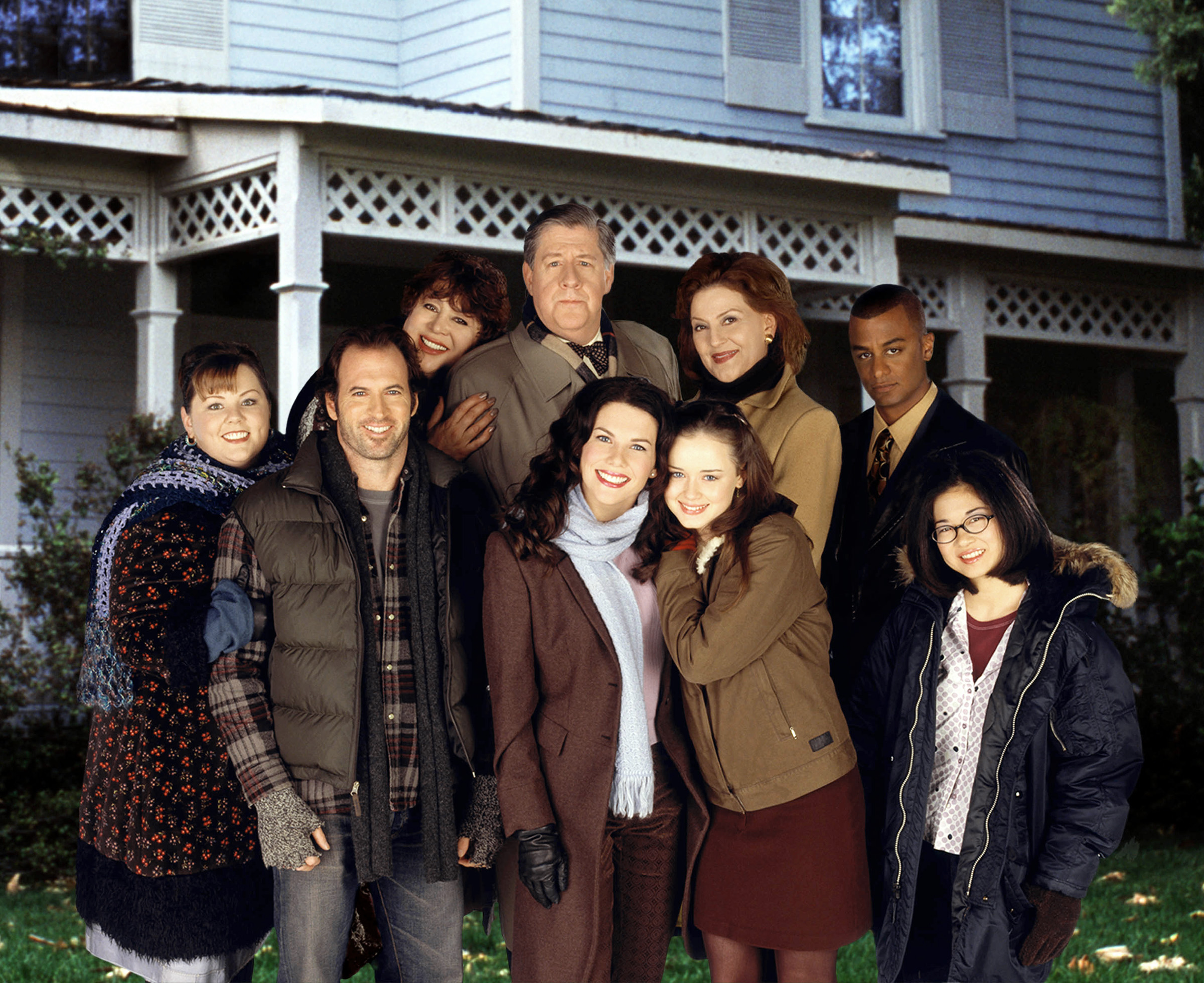 GILMORE GIRLS, Clockwise from far left): Melissa McCarthy, Scott Patterson, Lauren Graham, Alexis Bledel Keiko Agena, Yanic Truesdale, Kelly Bishop, Edward Hermann, Liz Torres, (Season 1), 2000-2007, photo: ©Warner Bros. Television / courtesy Everett Collection