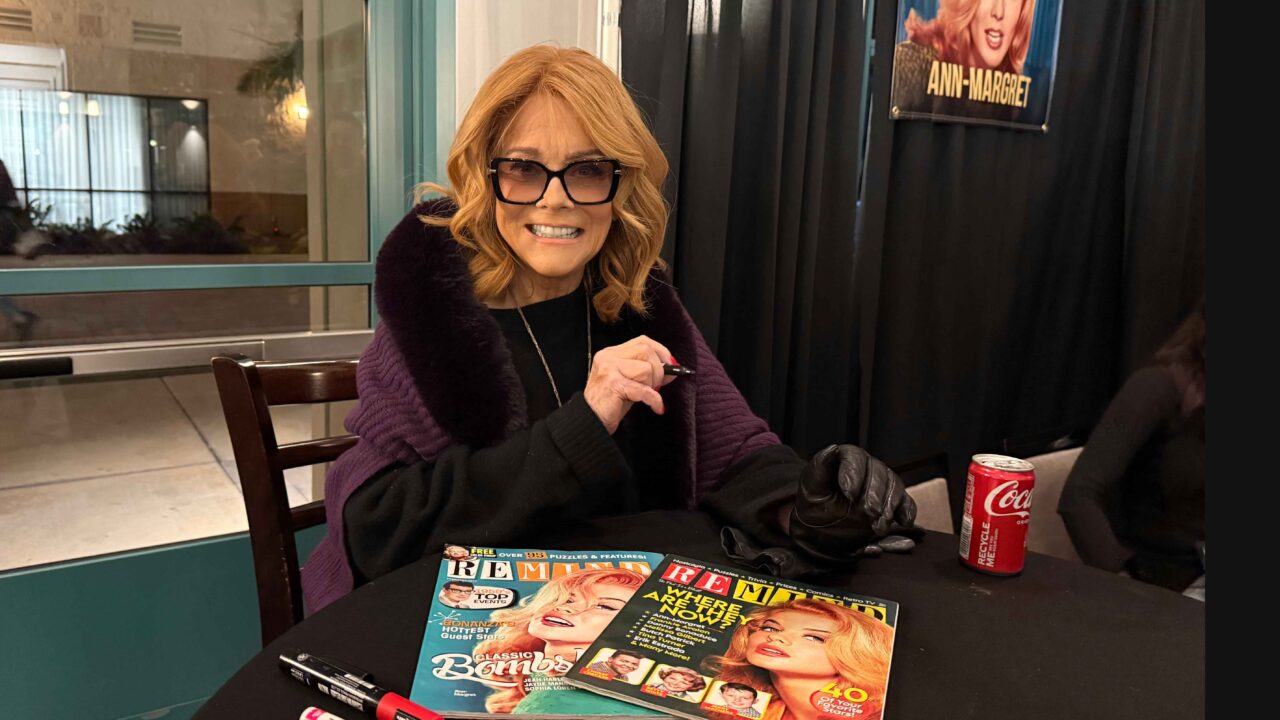 AnnMargret Thrills Fans Attending The Hollywood Show