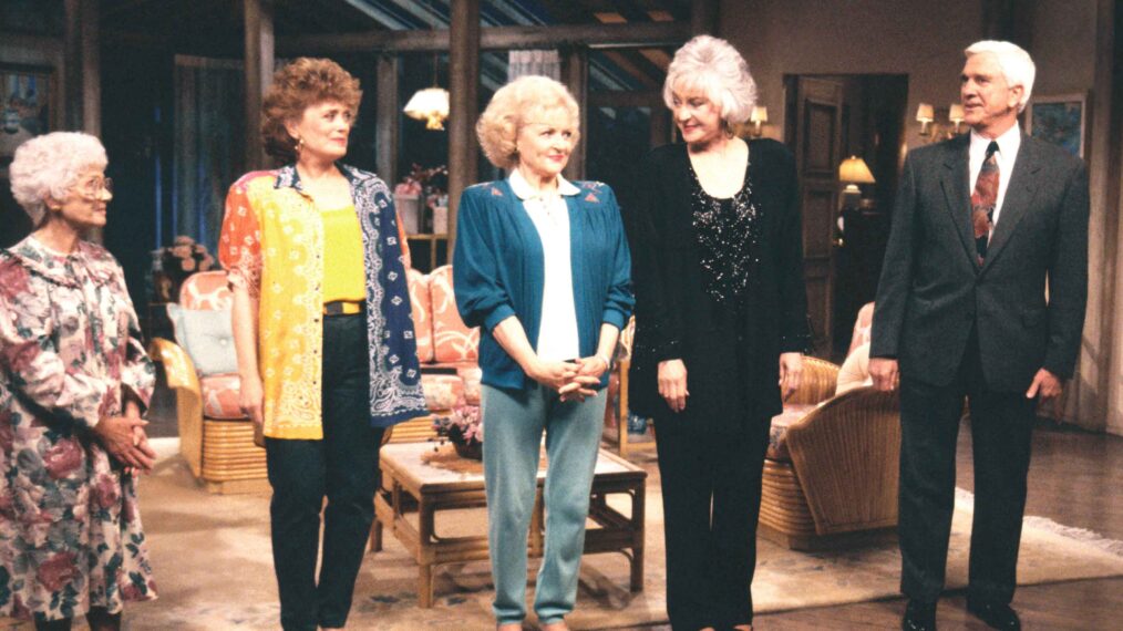 THE GOLDEN GIRLS, from left: Estelle Getty, Rue McClanahan, Betty White, Bea Arthur, Leslie Nielsen at the taping of the show's final episode 'One Flew Out of the Cuckoo's Nest,' (season 7, episode 23, aired May 9, 1992), 1985-1992, Ph: J. Del Valle, © Touchstone Television/courtesy Everett Collection