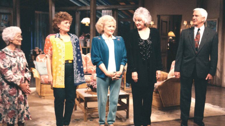 THE GOLDEN GIRLS, from left: Estelle Getty, Rue McClanahan, Betty White, Bea Arthur, Leslie Nielsen at the taping of the show's final episode 'One Flew Out of the Cuckoo's Nest,' (season 7, episode 23, aired May 9, 1992), 1985-1992, Ph: J. Del Valle, © Touchstone Television/courtesy Everett Collection