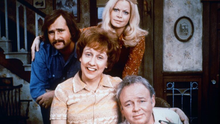 ALL IN THE FAMILY, from left: Rob Reiner, Jean Stapleton, Sally Struthers, Carroll O'Connor, 1971-79