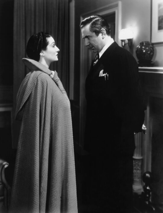 DRACULA'S DAUGHTER, Bela Lugosi, right, visiting his 'daughter' Gloria Holden, on-set, 1936
