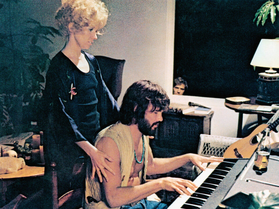BLUME IN LOVE, Susan Anspach, Kris Kristofferson, George Segal, (at window), 1973