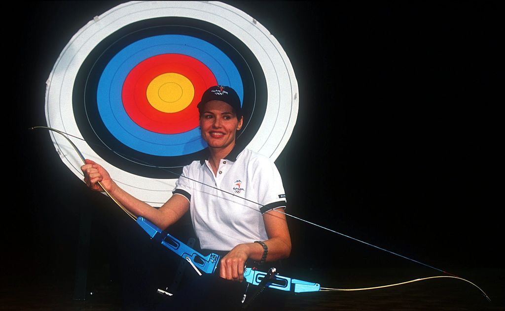17 Sep 1999: Geena Davis of U.S.A. during today's media conference at International Grammar School, Ultimo, Sydney, Australia. The Academy-award winning actress is in Sydney to compete in the Sydney International Golden Arrow competition - a S.O.C.O.G. test event