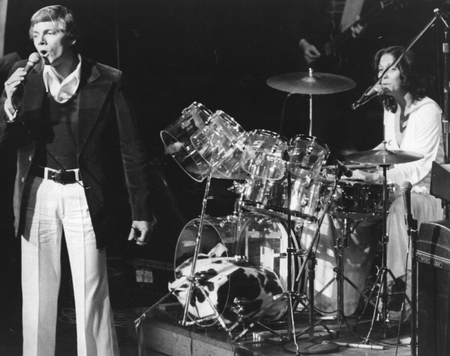 25th February 1974: Richard and Karen Carpenter (1950 - 1983) playing live on stage in London.