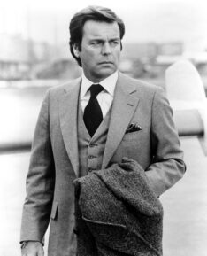 5 Things You Never Knew About 95-Year-Old Robert Wagner, Plus: Where Is ...