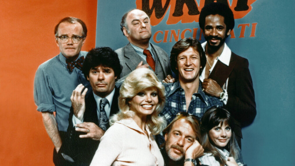 WKRP IN CINCINNATI, (back row, from left): Richard Sanders, Gordon Jump, Tim Reid, (middle): Frank Bonner, Gary Sandy, (front): Loni Anderson, Jan Howard Hesseman, Smithers, 1978-82.