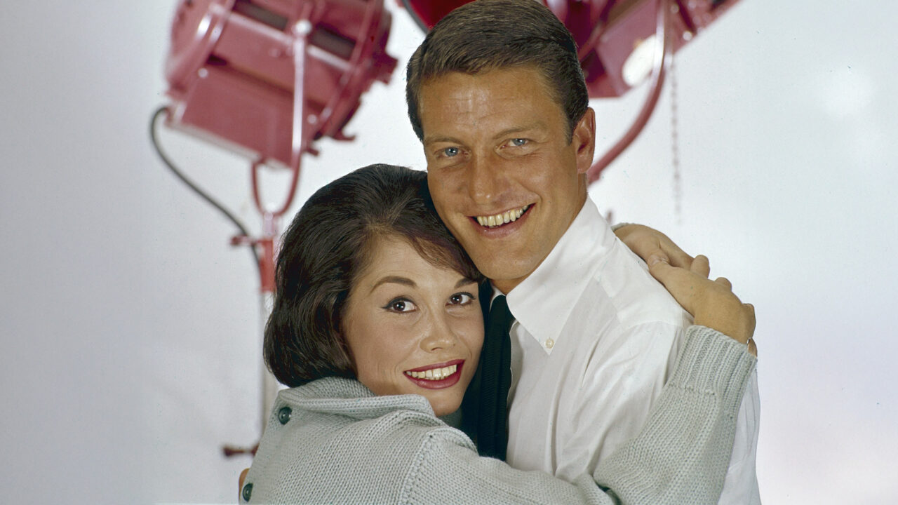 THE DICK VAN DYKE SHOW, from left: Mary Tyler Moore, Dick Van Dyke, 1961-66/